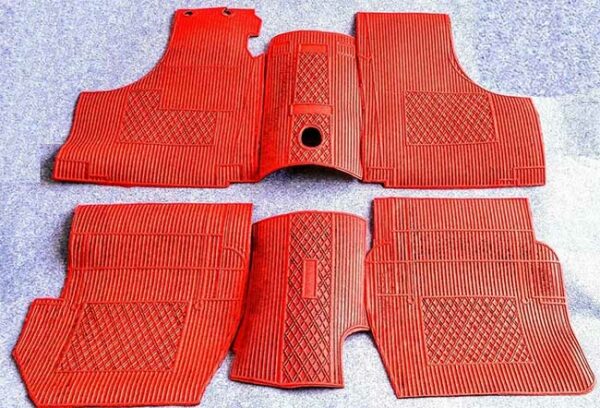 TAPPETO GOMMA+MOQUETTE SPECIFICO FIAT 600 COL. ROSSO
